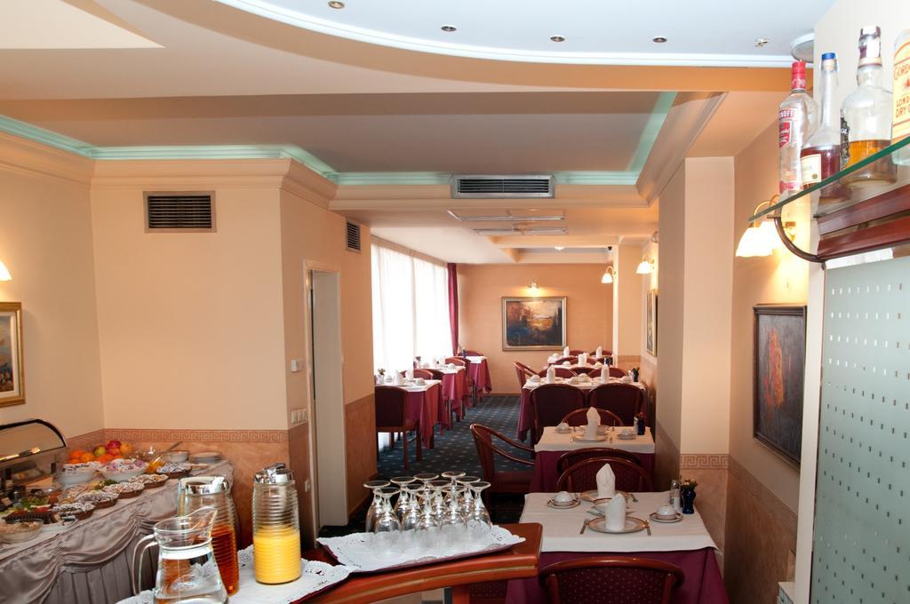 Hotel Glam Skopje Buitenkant foto